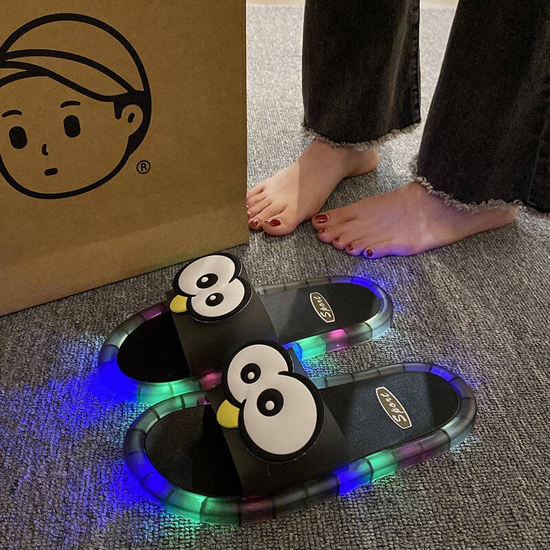 Funny Big Eyes Luminous Slide  - Home Outdoor Bathroom のレビューと価格