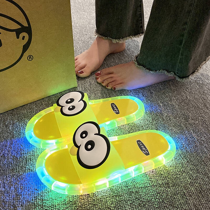 Funny Big Eyes Luminous Slide  - Home Outdoor Bathroom のレビューと価格